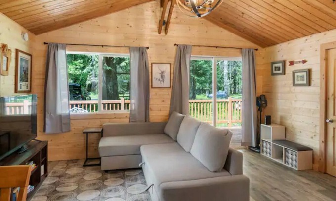 Ashford House | Cedar Cabin @ Rainier-Hot tub-AC-WiFi