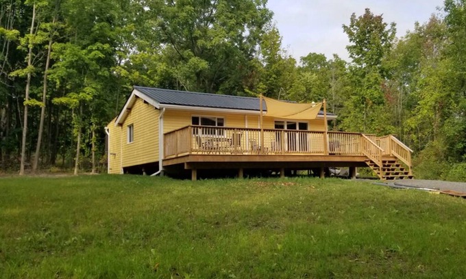 Adolphustown Cottage | Cedar Cottage Dream - Newly Renovated and Sleeps 5