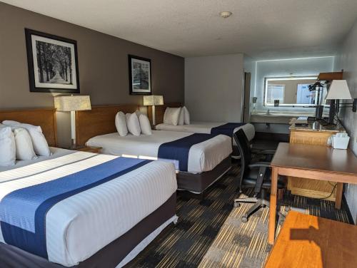 Sandusky Hotel | Cedar Cove