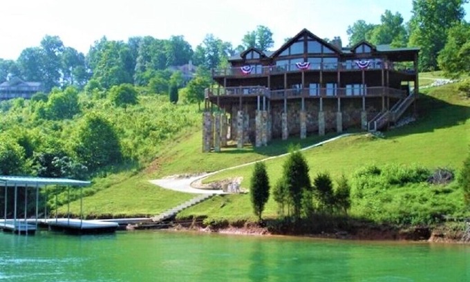 La Follette House | Cedar Creek Lodge TN - Norris Lake Waterfront Vacation Home in Deerfield Resort
