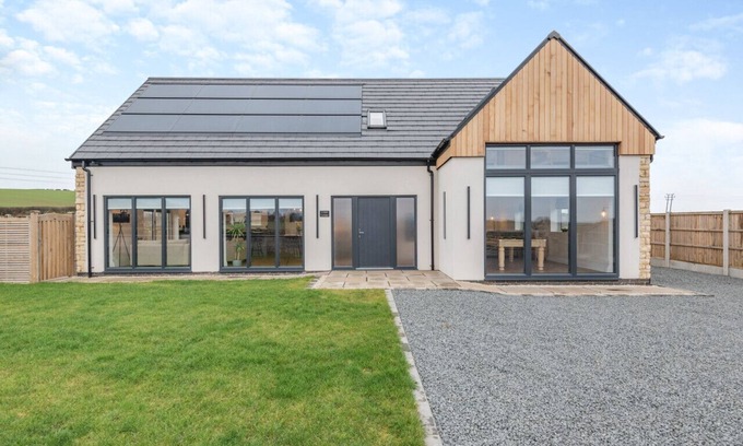 Pleasley House | Cedar Lodge - Pleasley Vale