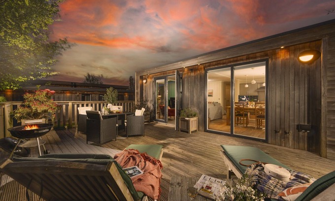 Cheddar Cabin | Cedar Lodge, Strawberryfield Park - a lodge that sleeps 4 guests in 1 bedroom