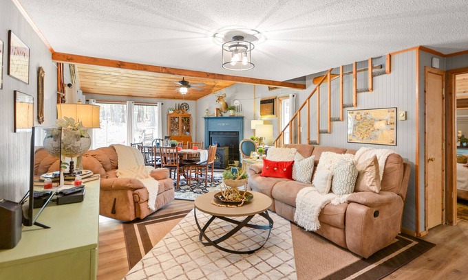 The Woods House | Cedar Loft at The Woods-Vintage Chic Cabin Retreat with Amenities Access