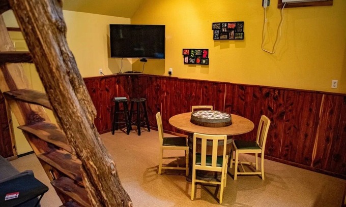 Lindale Cabin | Cedar Loft-This rustic retreat is just a short drive from fishing and shopping