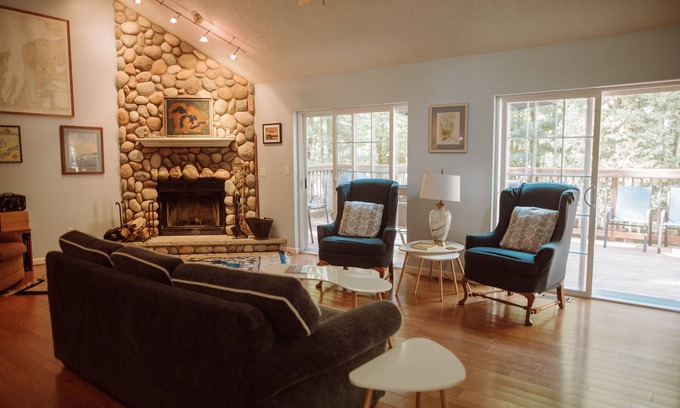 Pentwater Cottage | Cedar Point Cottage- Perfect Lake Michigan Retreat