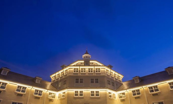 Sandusky Hotel | Cedar Point Hotel Breakers