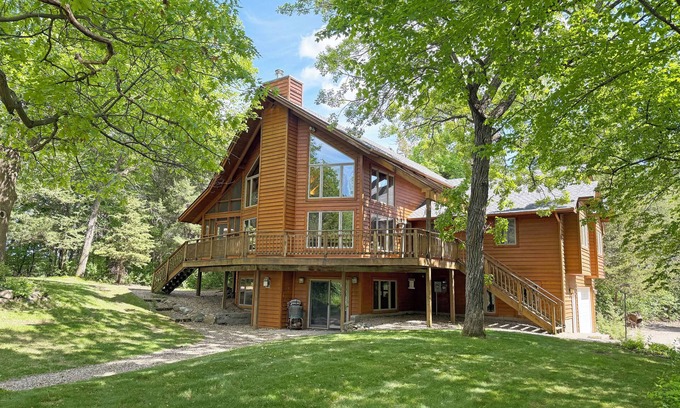 Annandale House | Cedar Point on Bass Lake - 5 Bedroom Home