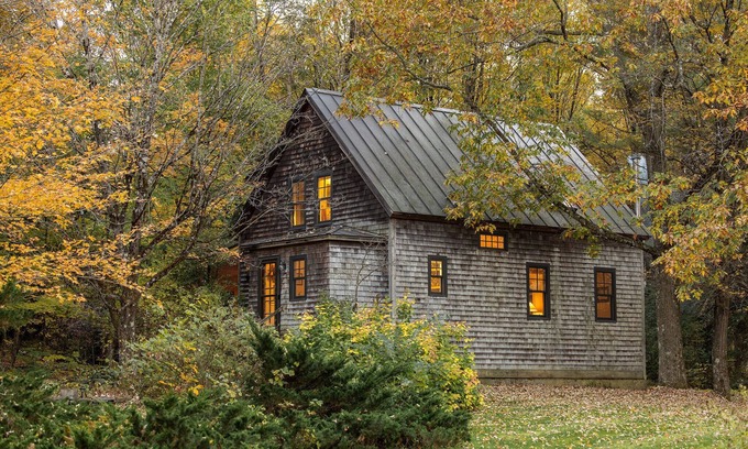 Charlotte House | Cedar Shingle Home on Scenic Road w Hot Tub