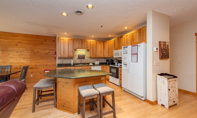 McHenry House | Cedar shores Villa #16: Lake Access, Hot Tub, Fireplaces, Game Tables!