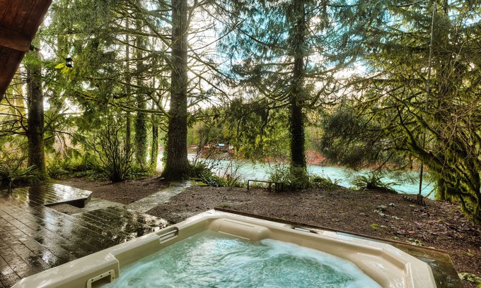 Gold Bar Cabin | Cedar-Stone River House: Cozy & whimsical w/hot tub under towering mountains