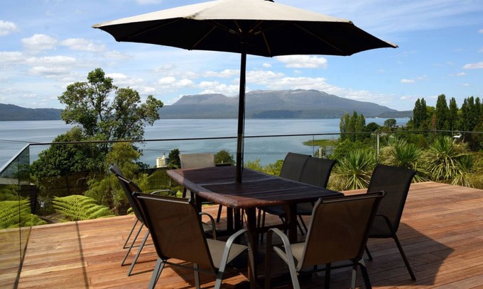 Lake Tarawera House | CEDARVIEW (ONE OF TARAWERA'S MOST POPULAR PROPERTIES!)