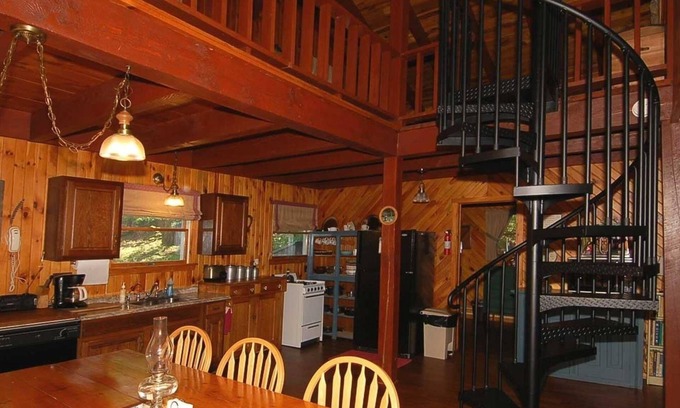 Penfield Cabin | Cedarwood Lodge