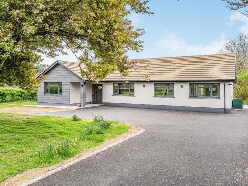 New Moat House | Cefn Gelli