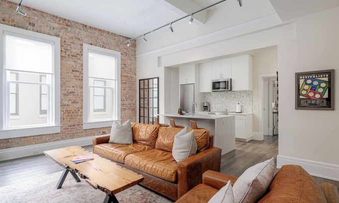 Downtown Condo | Celebrate in Luxury in this stunning 2/2!