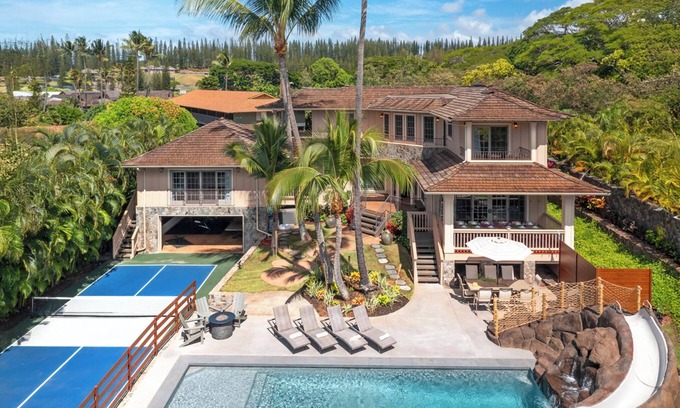 Napili House | Celebrity Home Across the Street From Beach! Pool With Slide, Pickleball, Gym!