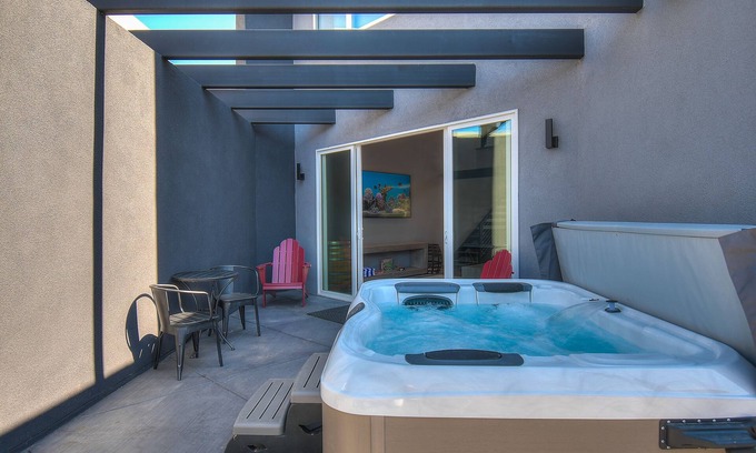 Northeast Heights House | Cellar 74: New Modern Wine Casita w/Hot tub