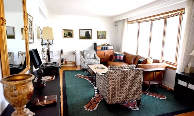 Historic Old Town House | Cellar House NOTL - Entire Home in the Heart of Niagara-on-the-Lake