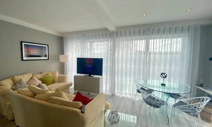 Kinsale Cabin | Celtic Lodge - Kinsale pet-friendly gem with EV charger