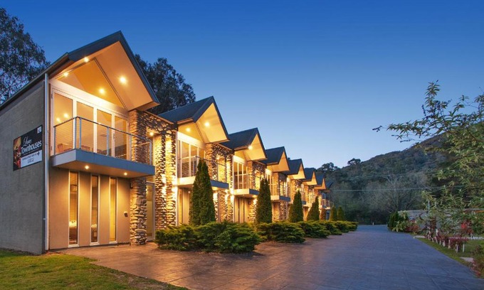 Bright House | Centenary Peaks Riverview Townhouses Bright