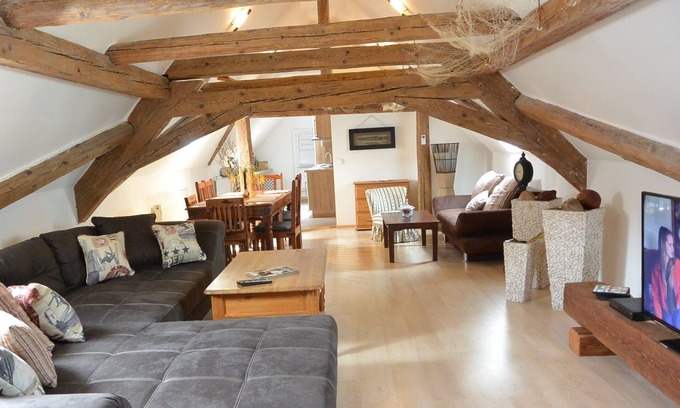 Bayreuth Apartment | Center Bayreuth: Fantastic antique-beam apartment with air conditioning. 4 **** Wifi free.