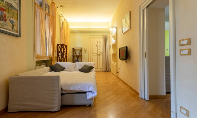 Borgo Trento Apartment | [Center] Elegant apartment with private parking - 7 guests