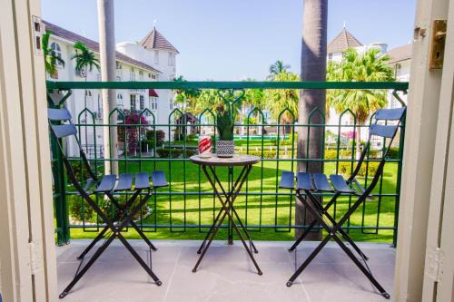Ocho Rios Apartment | Center of Ocho Rios-Beachfront Studio-Free Beach Access-Pool-Free Parking-Gated Complex-Free Wifi 100Mbps