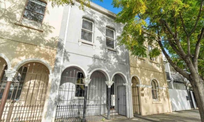 East Melbourne House | Centered Victorian Townhouse