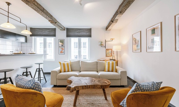 Ghent Apartment | CenterView Ghent - Bright & Central