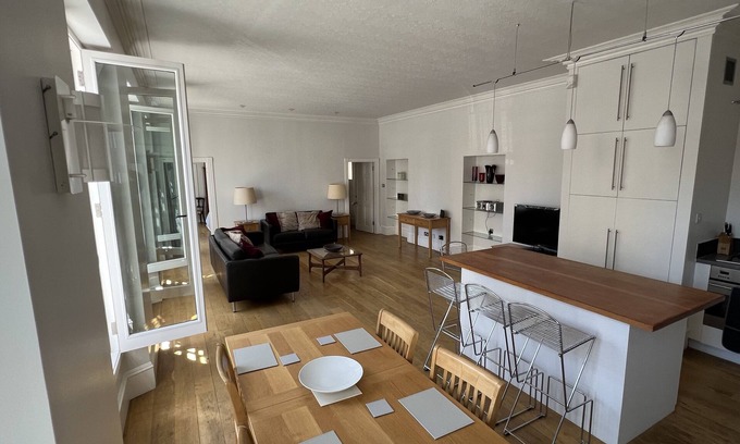 Inverness City Centre Apartment | Central 1-Bed Apartment in Inverness, Sleeps 4