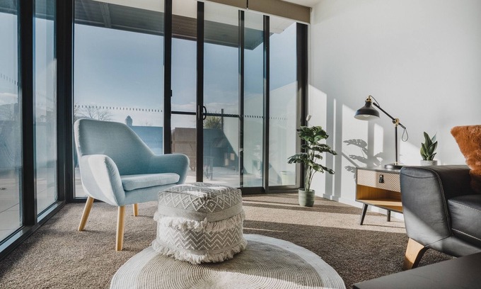Braddon Apartment | Central 1-Bed with Balcony, Rooftop BBQ & Parking