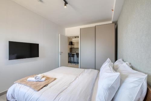Mgarr Apartment | Central 1 Bedroom St Julians Sleeps 4