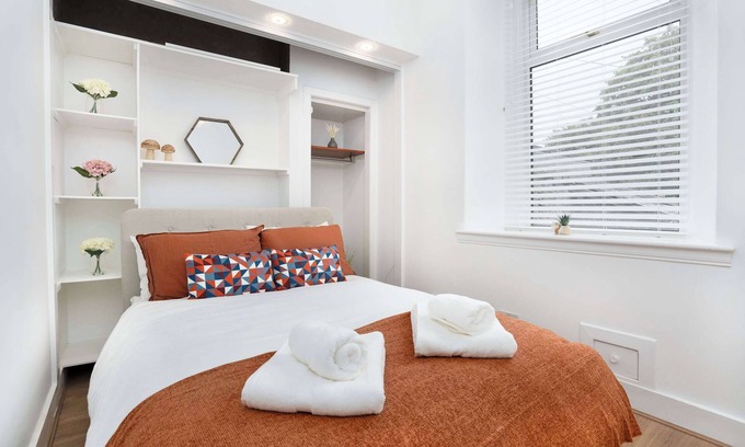 Aberdeen West End Apartment | Central-1Bedroom-Fast Wifi
