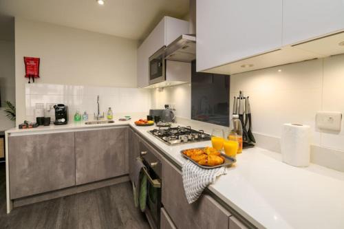 Whitechapel Apartment | Central 2BD Apt in Whitechapel, London