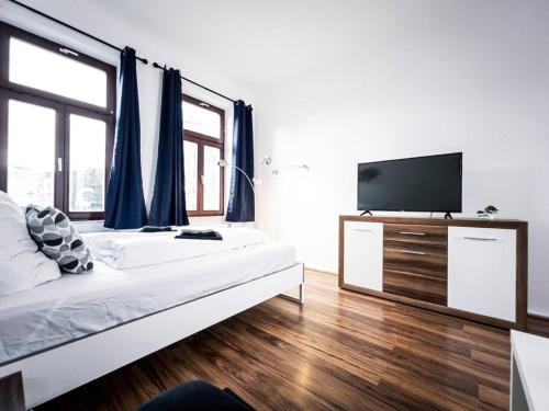 Lindenau Apartment | Central 3 Bedroom Apt. close to the Arena and Stadium *up to 8 people*