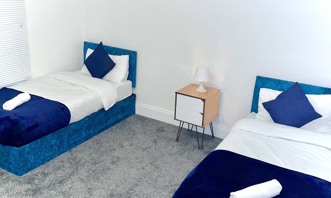 Seisdon House | Central 4 bedroom house in the heart of Birmingham city with Free Parking!