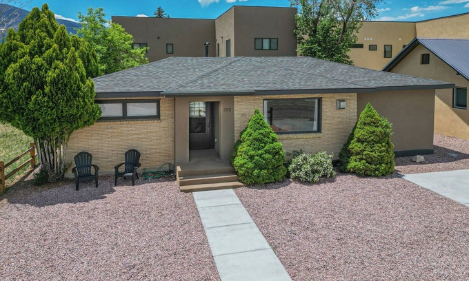 Salida House | Central A/C! Spacious 4BR home near Downtown Salida - Sleeps 9