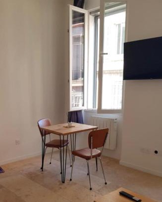 Thiers Apartment | Central and comfortable studio, near train station