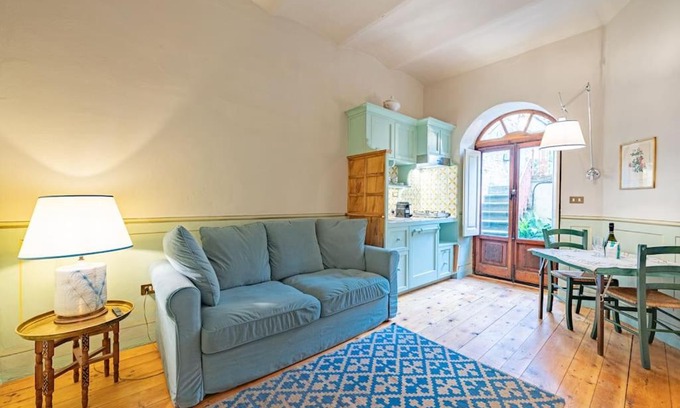 Santissima Annunziata Apartment | Central and cosy Pied-à-terre w/ Free parking