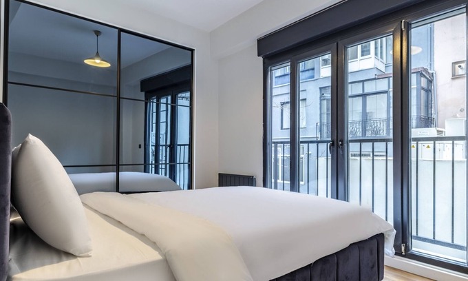 Osmanbey Apartment | Central and Modernly Furnished Flat in Sisli