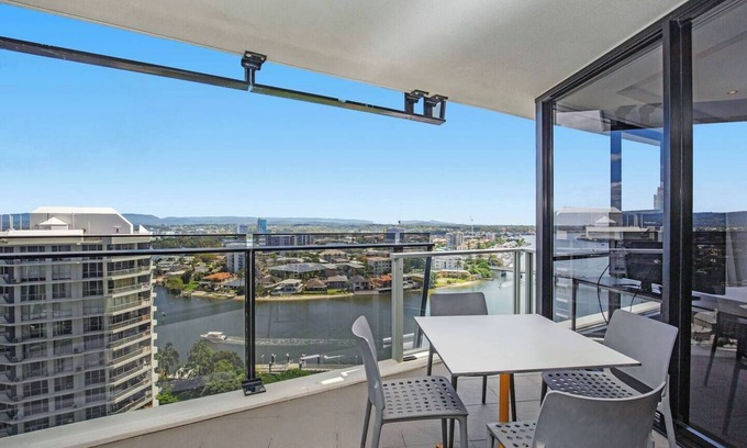 Surfers Paradise Apartment | Central and Scenic Riverside Retreat at Surfers