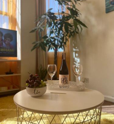 Riverside Apartment | Central Apartment In London Bridge!