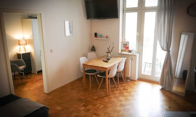 Halle Apartment | Central apartment on Uniring with balcony