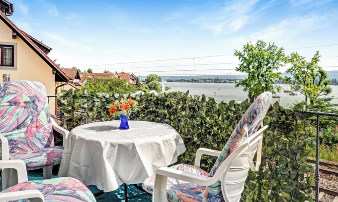Allensbach Apartment | Central Apartment “Reichenaublick” on Lake Constance with Lake and Mountain Views