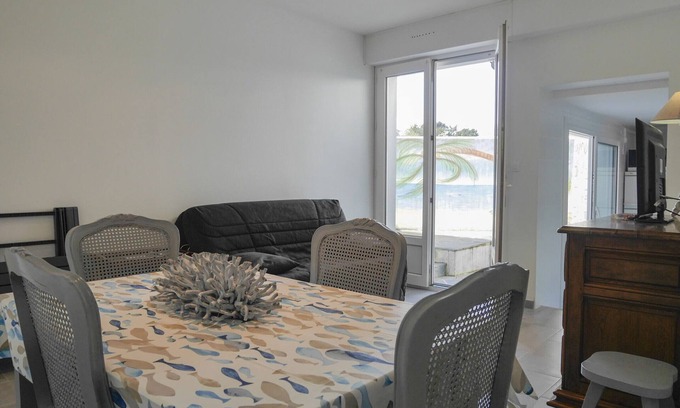 Le Palais Apartment | Central Apartment with Courtyard in Palais, Pets Allowed, No WiFi