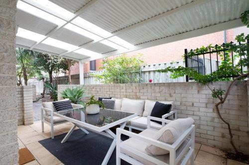 South Perth Apartment | Central Apartment, Zoo Abode