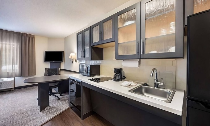 Linthicum Heights Resort | Central Baltimore Gem, Kitchen, Pet-Friendly Property, Explore Inner Harbor!