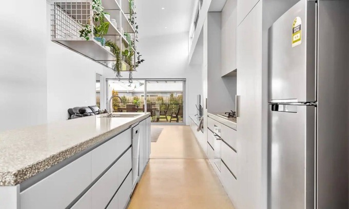Port Fairy Apartment | Central Barclay St Luxury Home