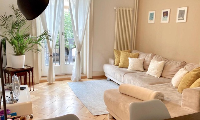 Lucerne Apartment | Central, Bright and Stylish 3 rooms Apartment