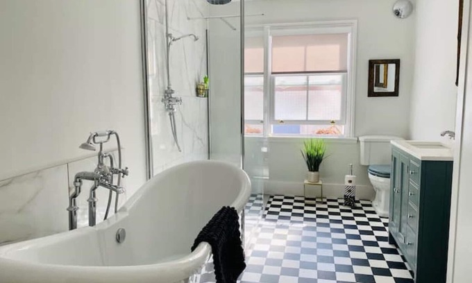 Brighton House | Central Brighton Stunning Townhouse with Parking, Fast Wifi & Garden