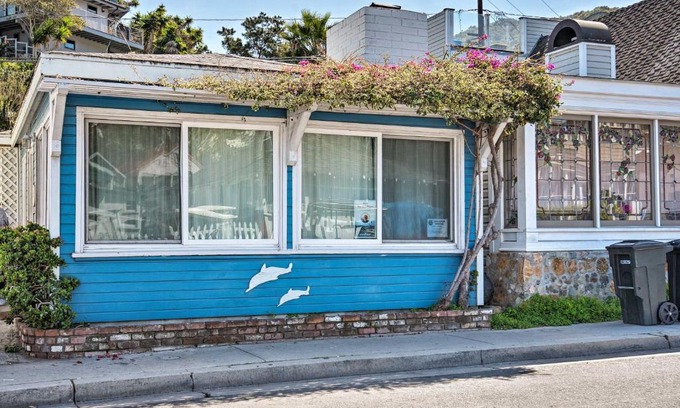 Avalon House | Central Catalina Cottage Walk to Ferry and Eateries